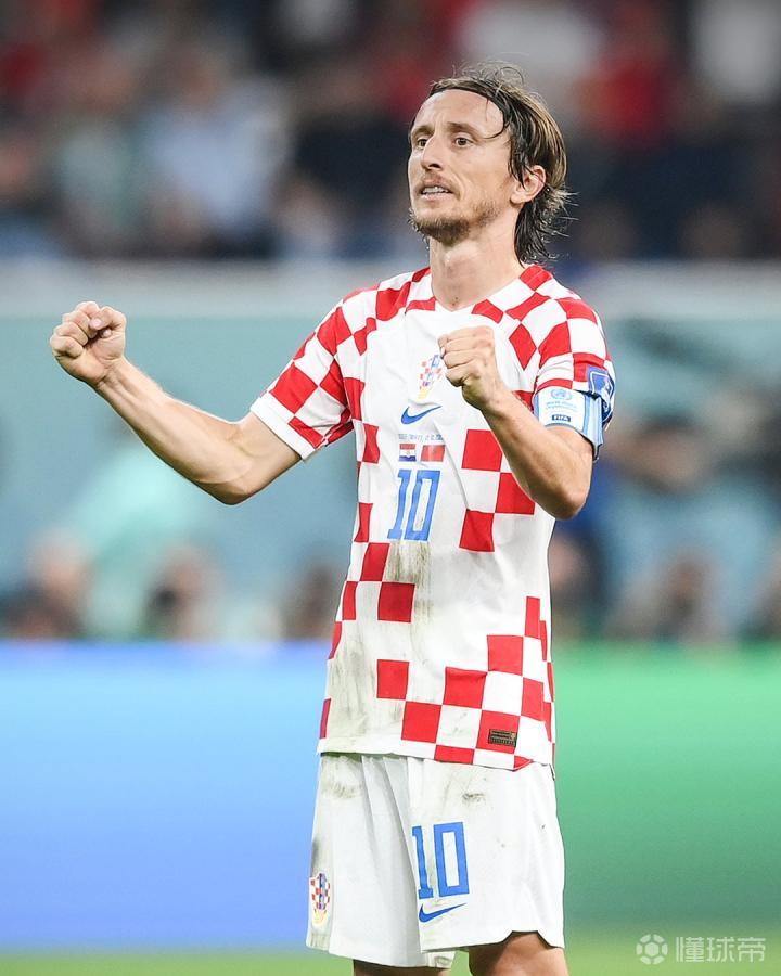 29岁法国女子网球名将转行当“网红模特”，曾因隆胸惹争议